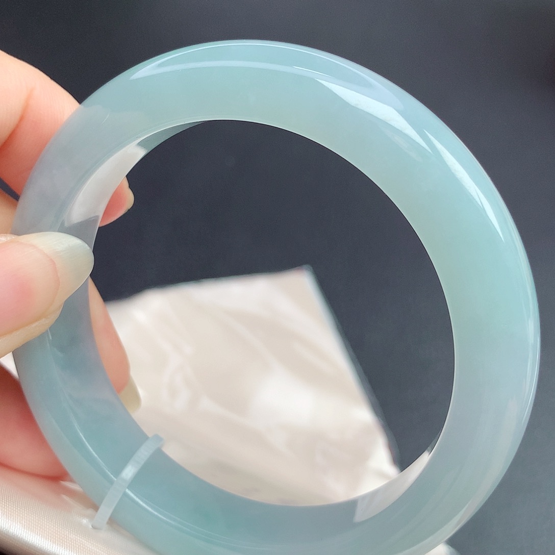 翡翠手镯未镶嵌57圈口