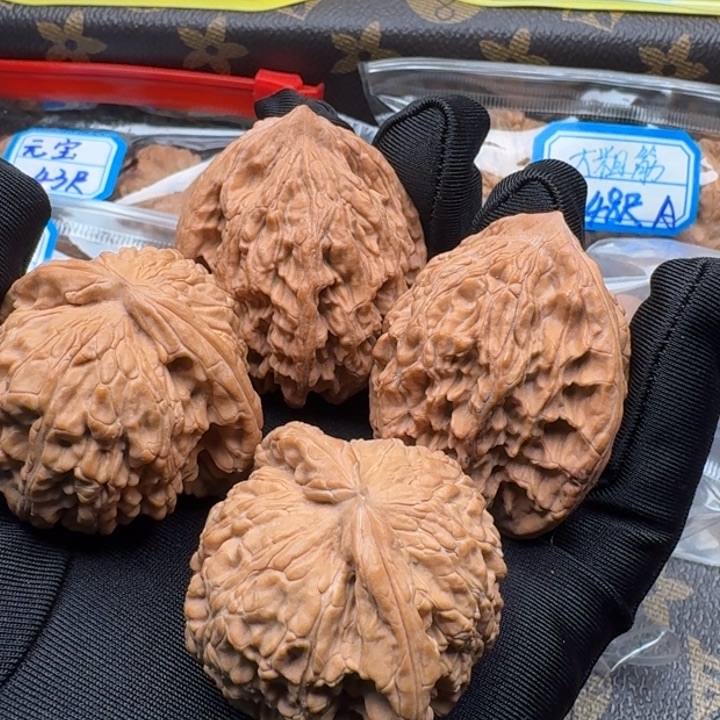 文玩核桃把件巧*力闷白41加麦穗虎头40