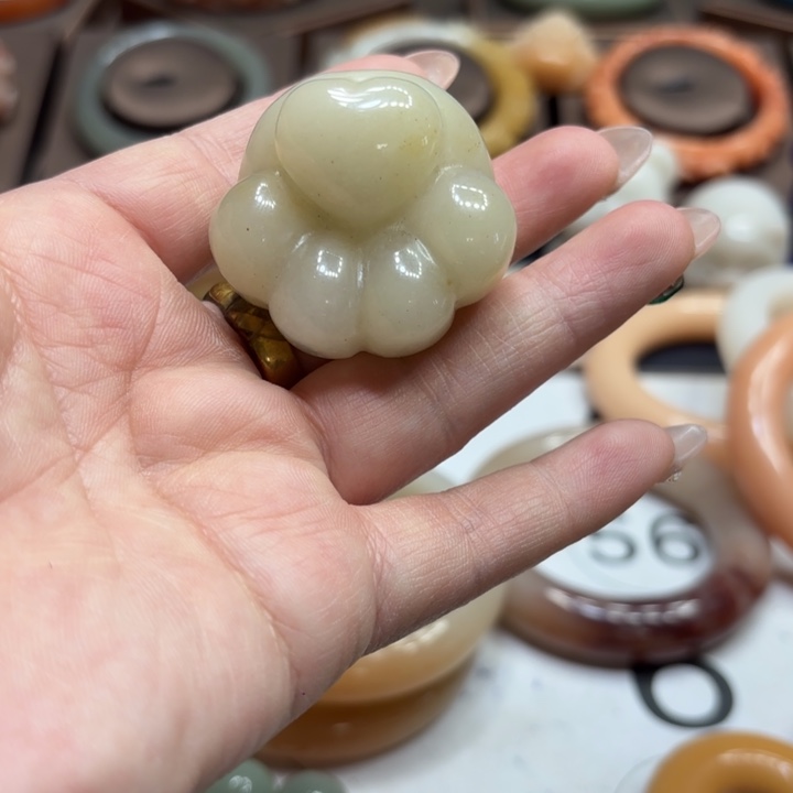 石英岩玉合金颈饰