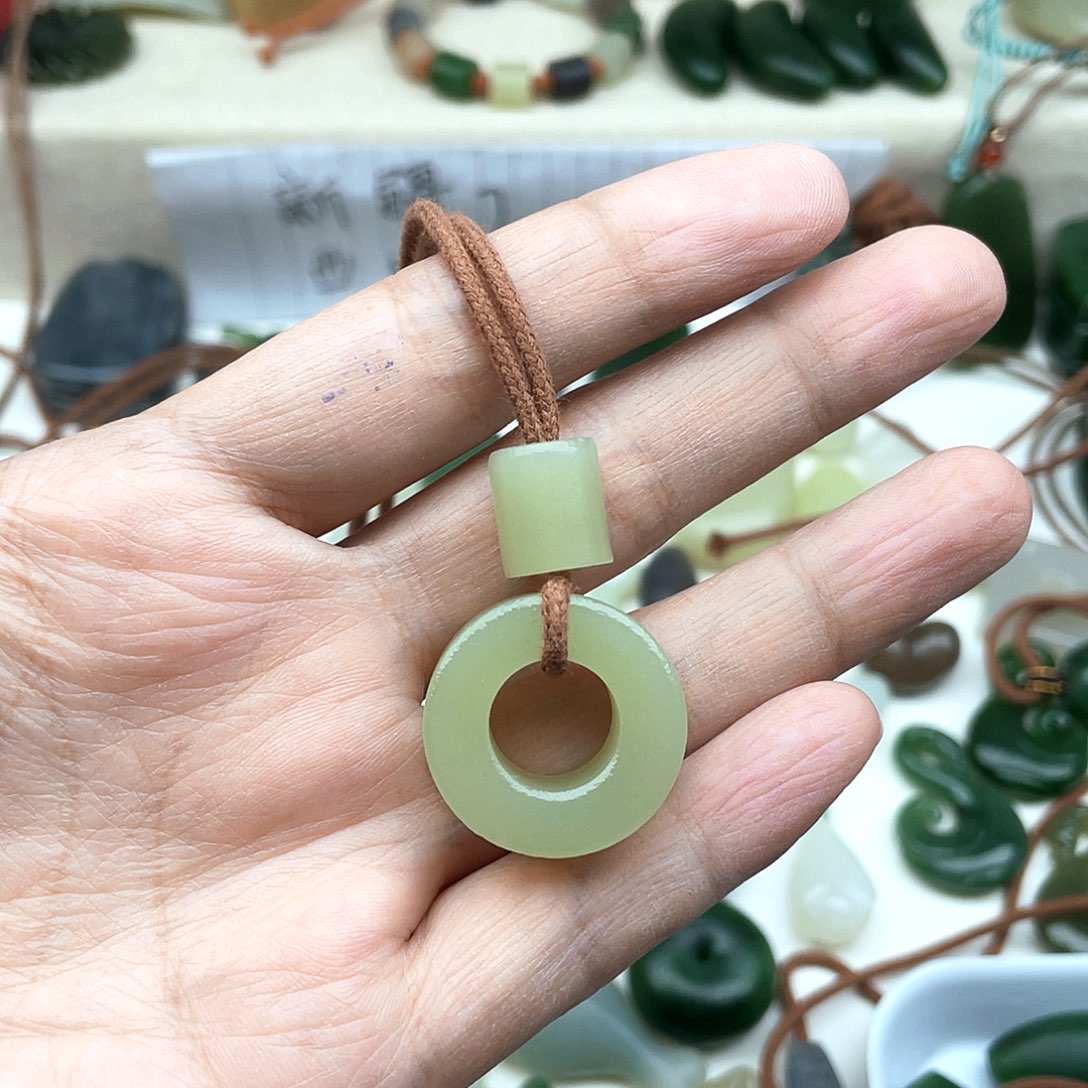 颈饰未镶嵌和田玉映*