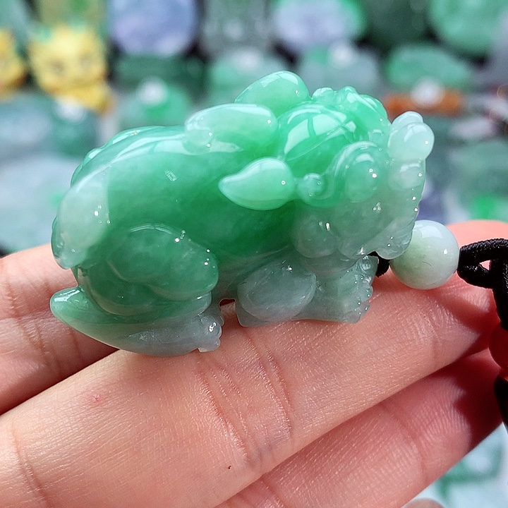 翡翠颈饰未镶嵌翡翠