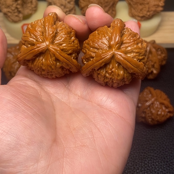 文玩核桃吊坠张*，工艺三棱