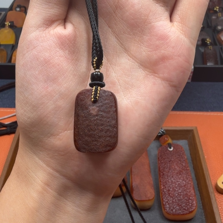 蜜蜡未镶嵌吊坠(赠链)