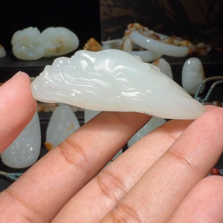 用***8和田玉未镶嵌颈饰
