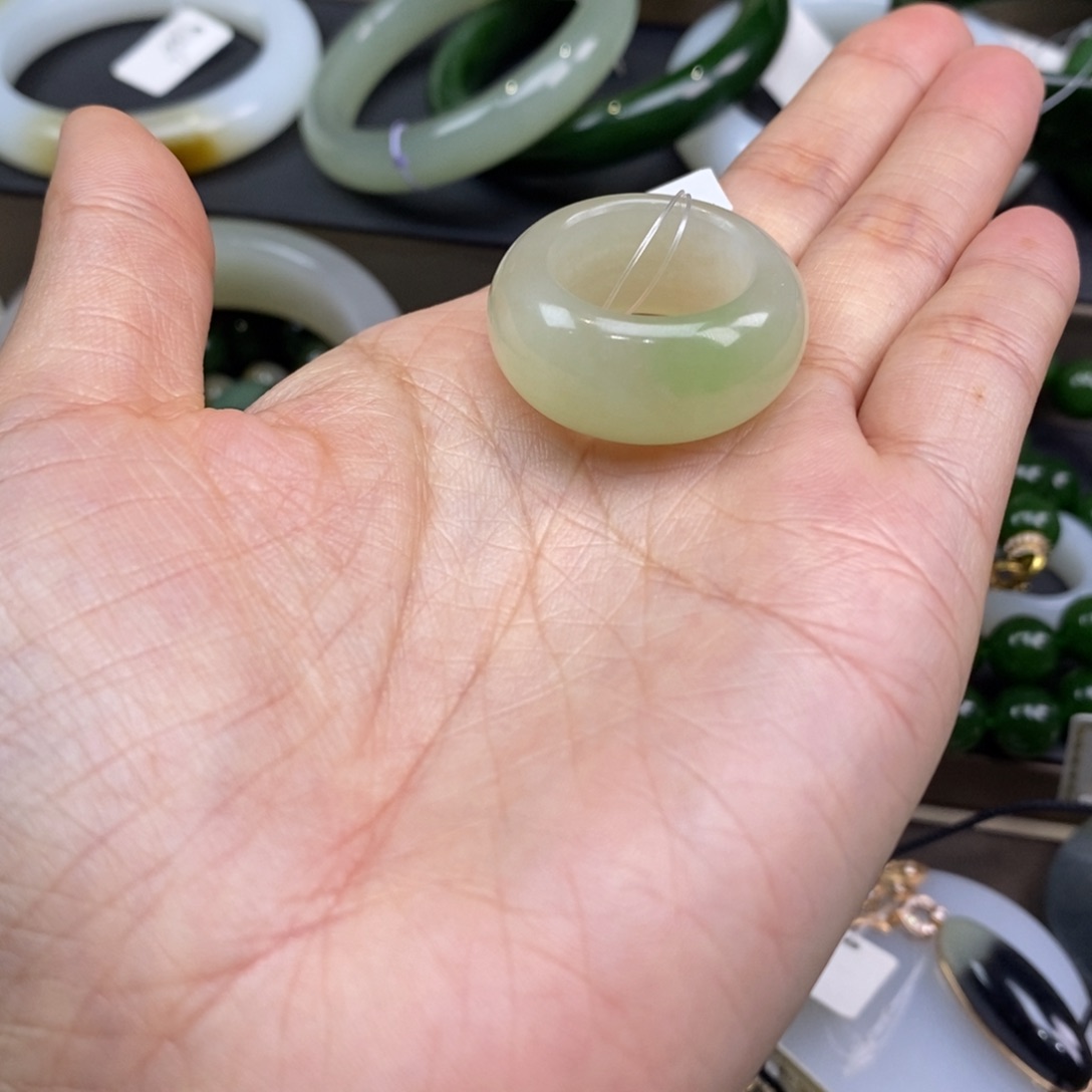和田玉未镶嵌戒圈