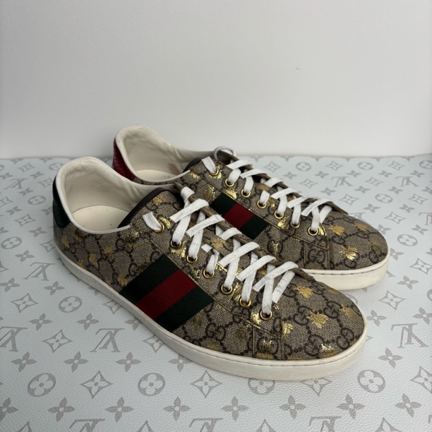 95新 GUCCI/古驰 经典古驰棕色老花满印小蜜蜂低帮板鞋 43码 