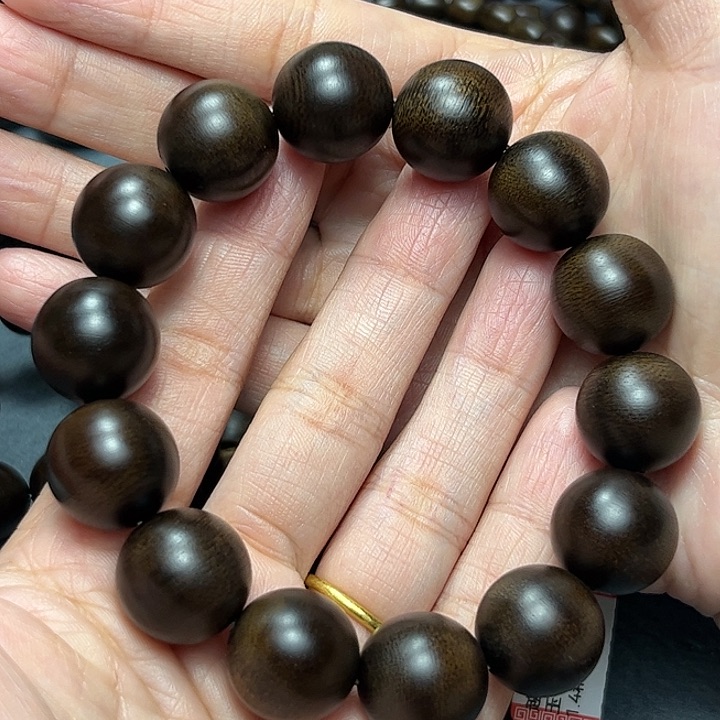 沉香手串白棋玉化