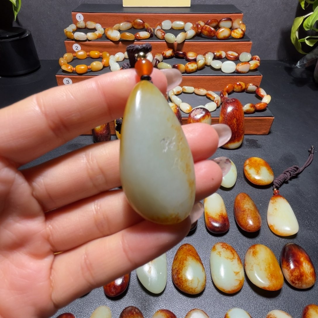 颈饰未镶嵌和田玉