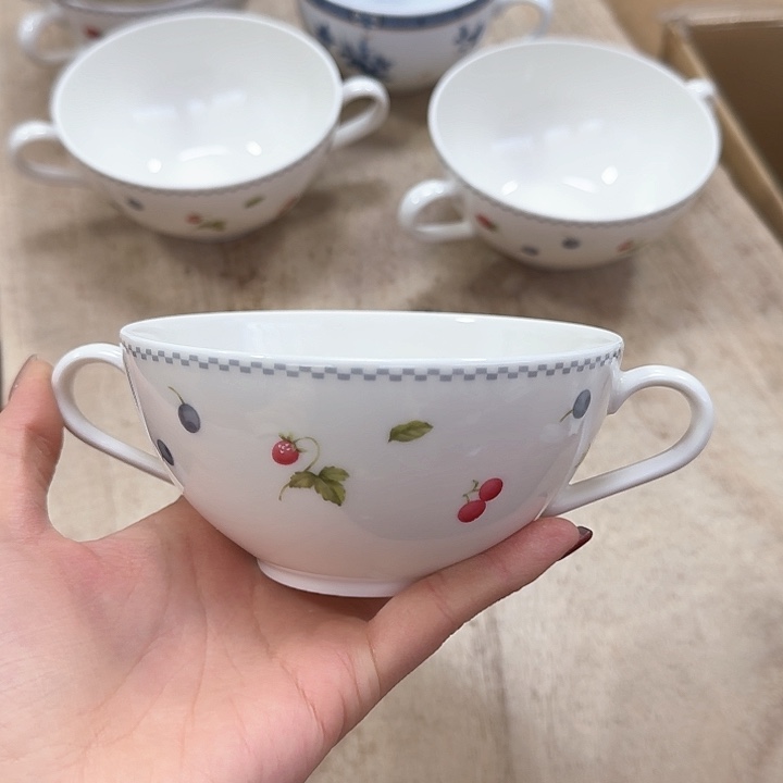 瓷片噗哈哈哈哈哈哈哈哈哈我笑