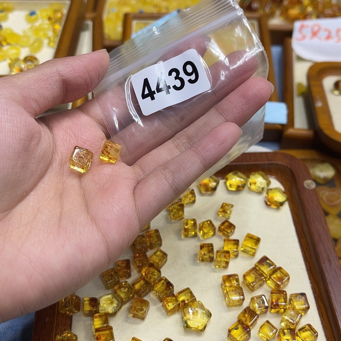 琥珀未镶嵌珠宝奇石蜜蜡