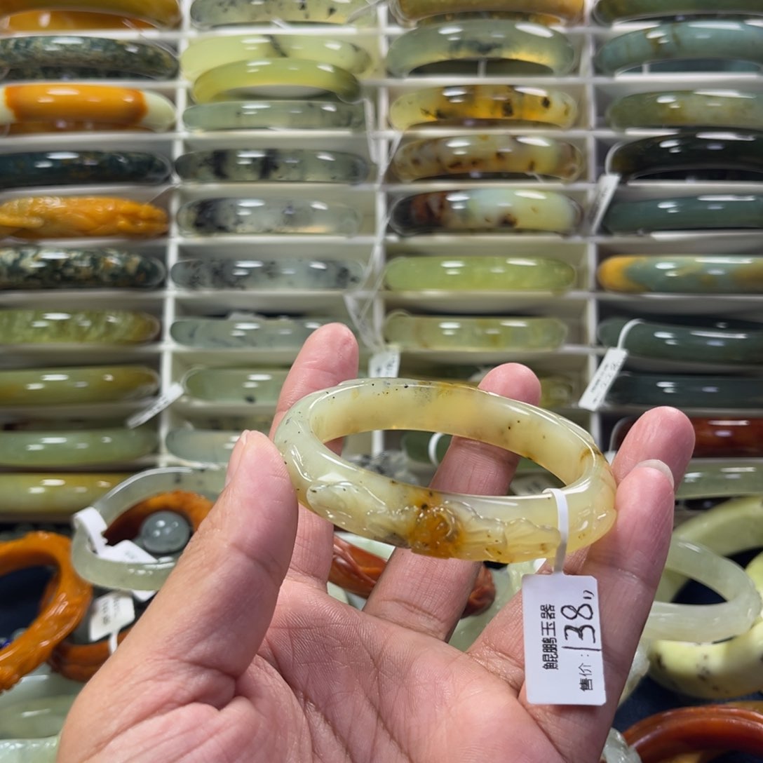 蛇纹石玉手镯未镶嵌嗷***?