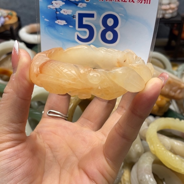 石英岩玉未镶嵌手镯