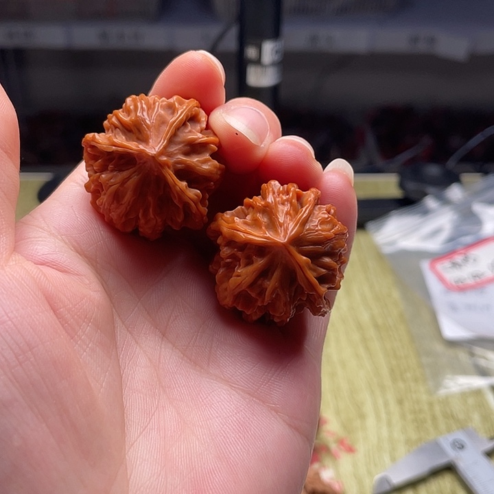 文玩核桃吊坠三棱