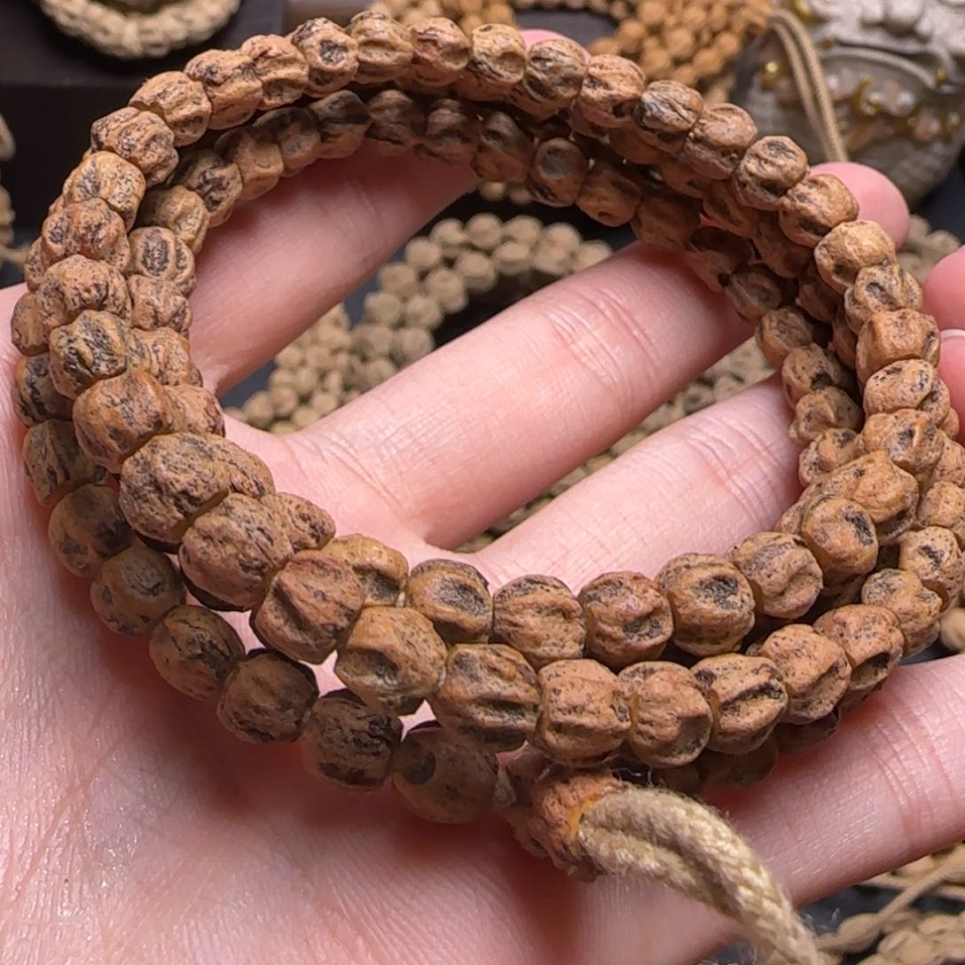 柏香籽/百香籽吊坠?