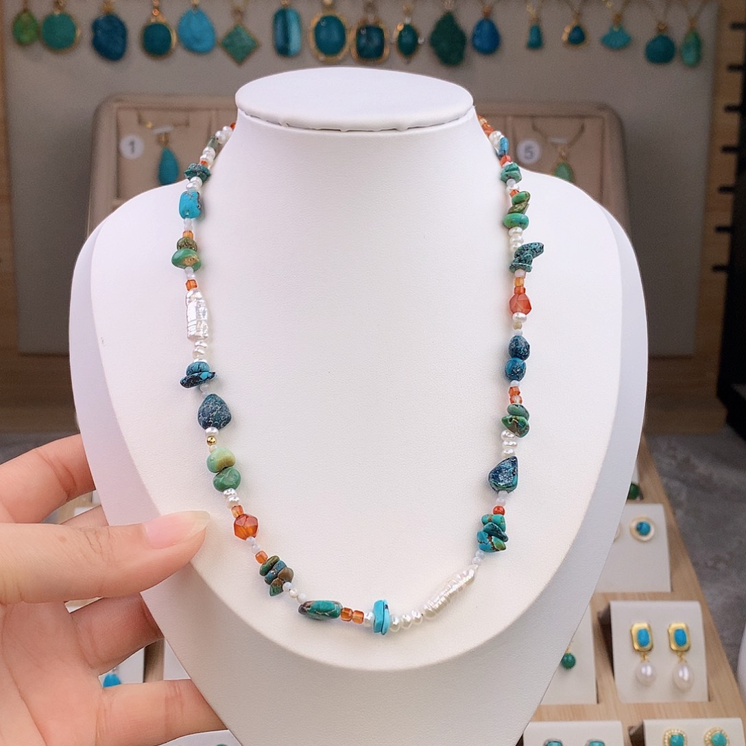 绿松石未镶嵌颈饰