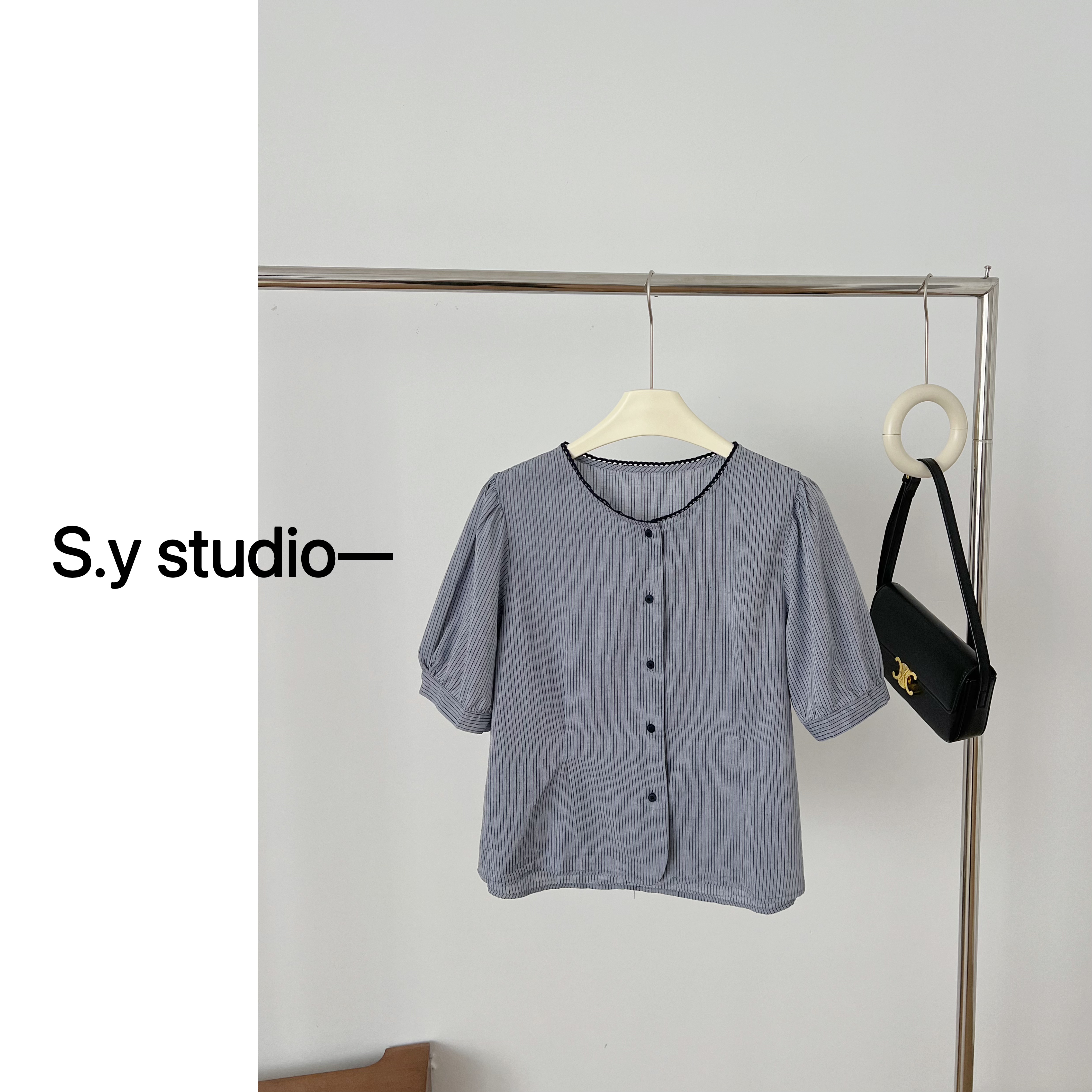 颖小颖 高级感花边拼接圆领法式显瘦打褶条纹短款短袖衬衫女