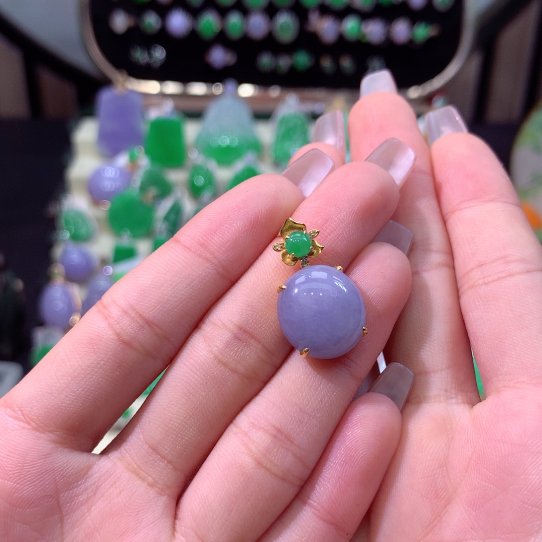 翡翠颈饰18K金镶嵌翡翠