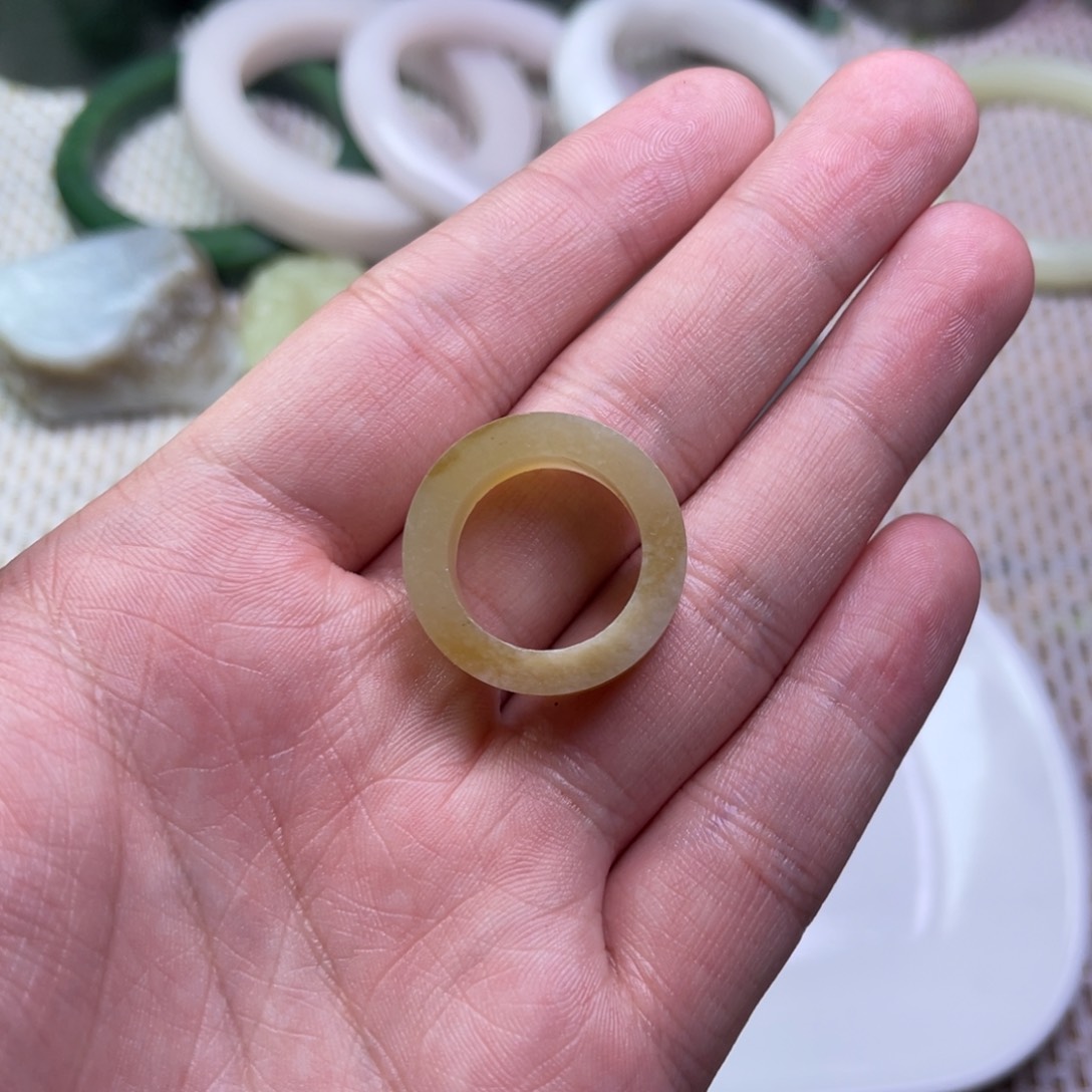 未镶嵌手镯和田玉金**雨