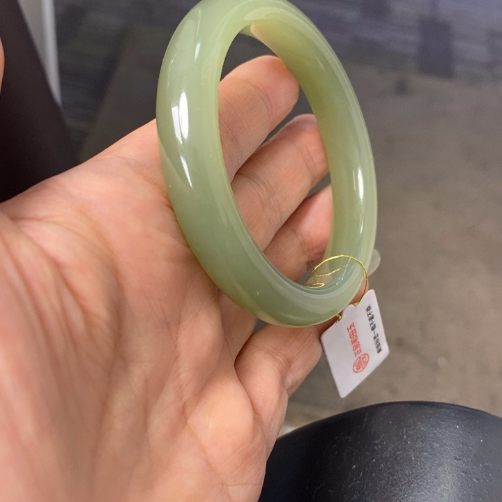 和田玉手镯未镶嵌和田玉晴水手镯