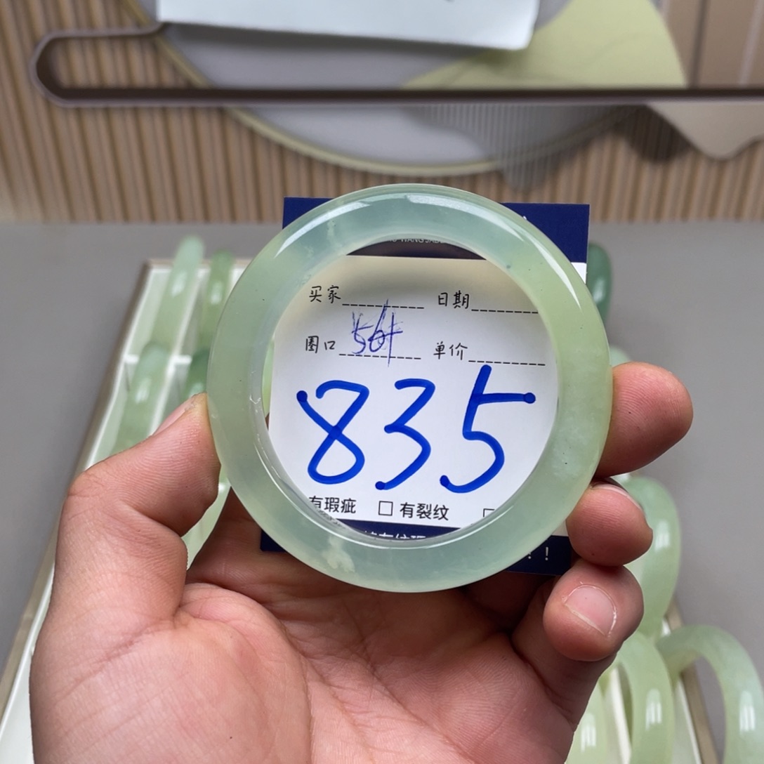 岫玉手镯手镯未镶嵌