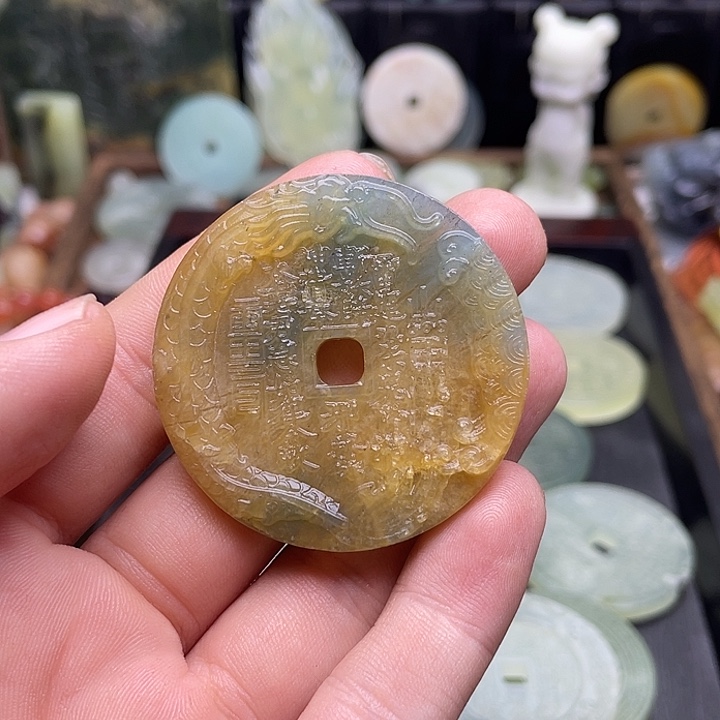 蛇纹石玉挂件合金