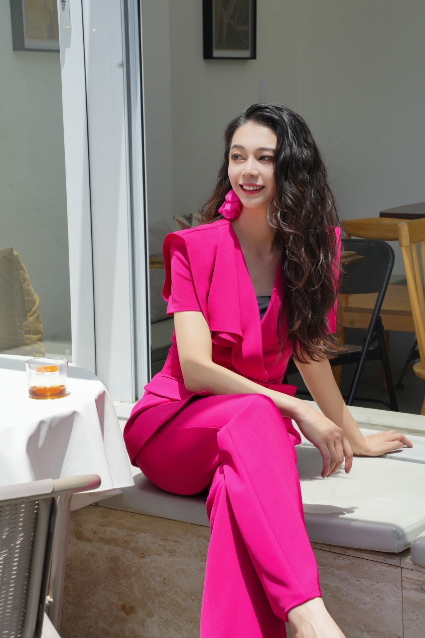 林静茜/荷叶袖修身套装