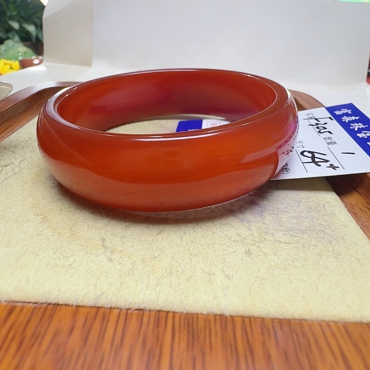 郑****玛瑙/玉髓未镶嵌手镯