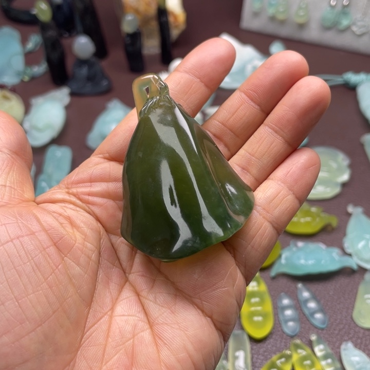 蛇纹石玉未镶嵌吊坠(不含链)