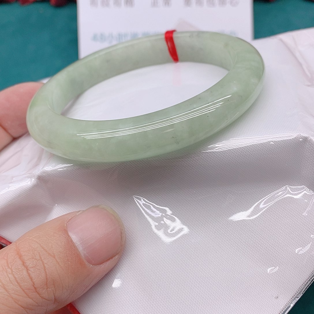 翡翠手镯未镶嵌柠*。3999999999