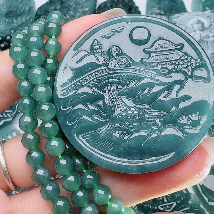 翡翠未镶嵌颈饰多样性发其一