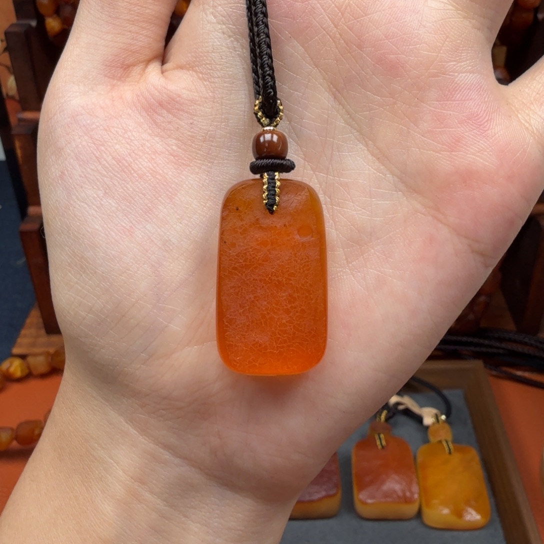 蜜蜡未镶嵌吊坠(赠链)