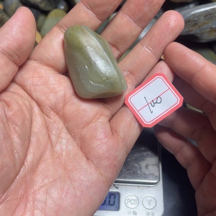 和田玉未镶嵌颈饰100