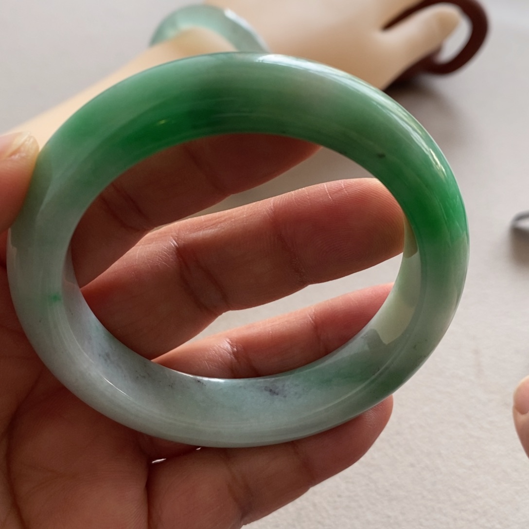 翡翠手镯未镶嵌天然翡翠手镯