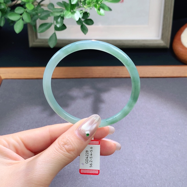 翡翠手镯未镶嵌天然翡翠手镯