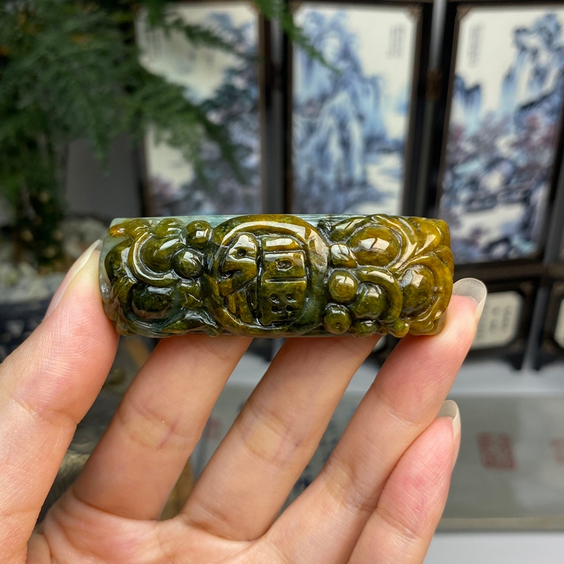 黄翡飘绿年年有余鱼手牌花件 天然翡翠A货