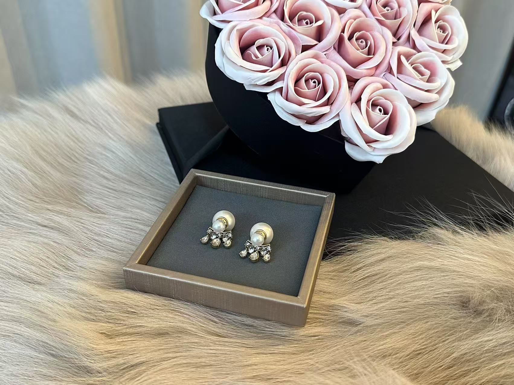 铜合金合成锆石耳饰 新品精致高级猪鼻子耳钉