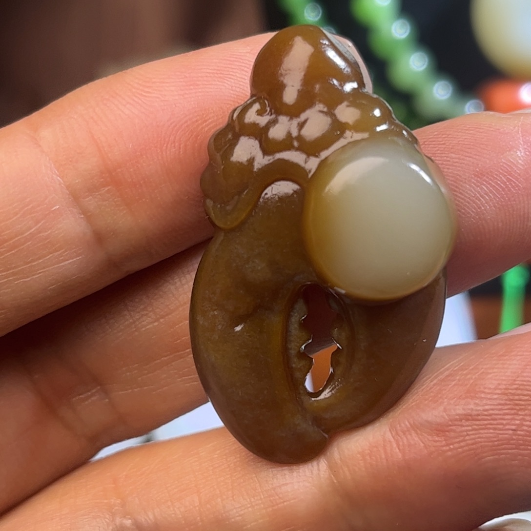 颈饰未镶嵌和田玉（糖玉）