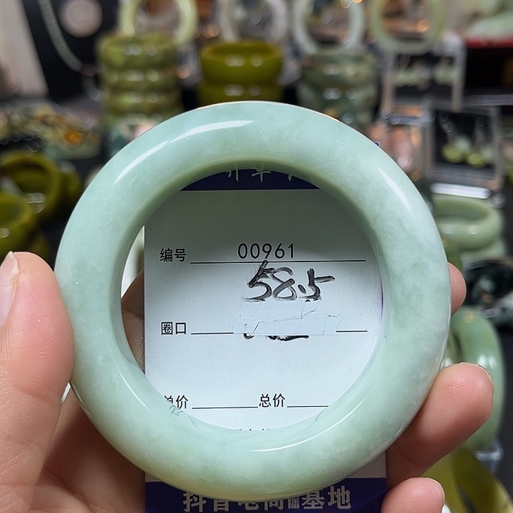 莎***儿蛇纹石玉未镶嵌手镯