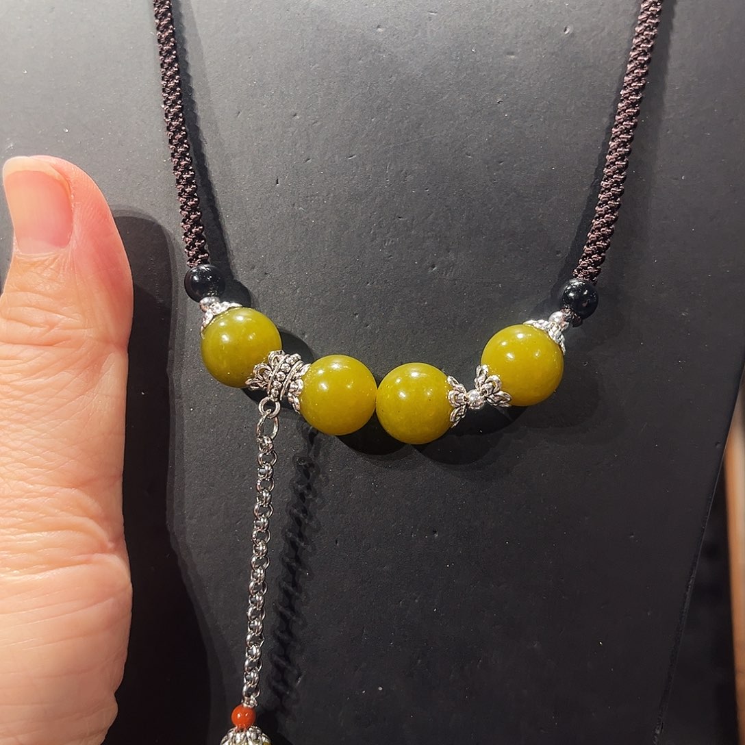 颈饰未镶嵌和田玉（糖玉）