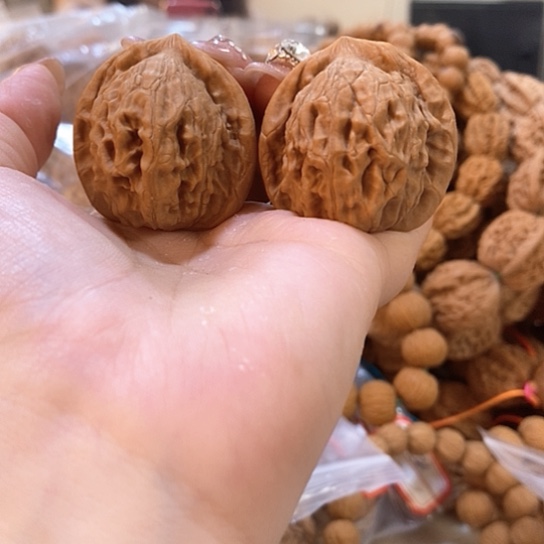 文玩核桃吊坠38大红袍有修