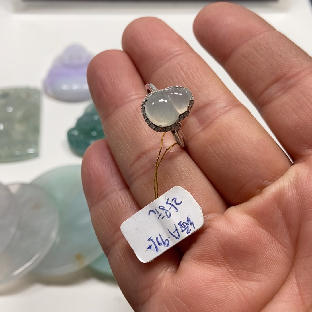 翡翠戒指未镶嵌翡翠