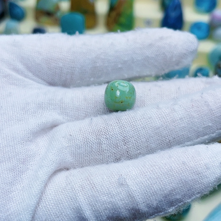 绿松石颈饰未镶嵌魚*