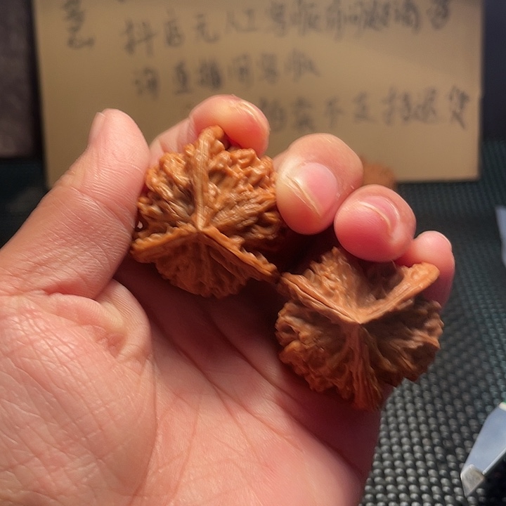 蒙***迪文玩核桃吊坠36mm盘山三棱