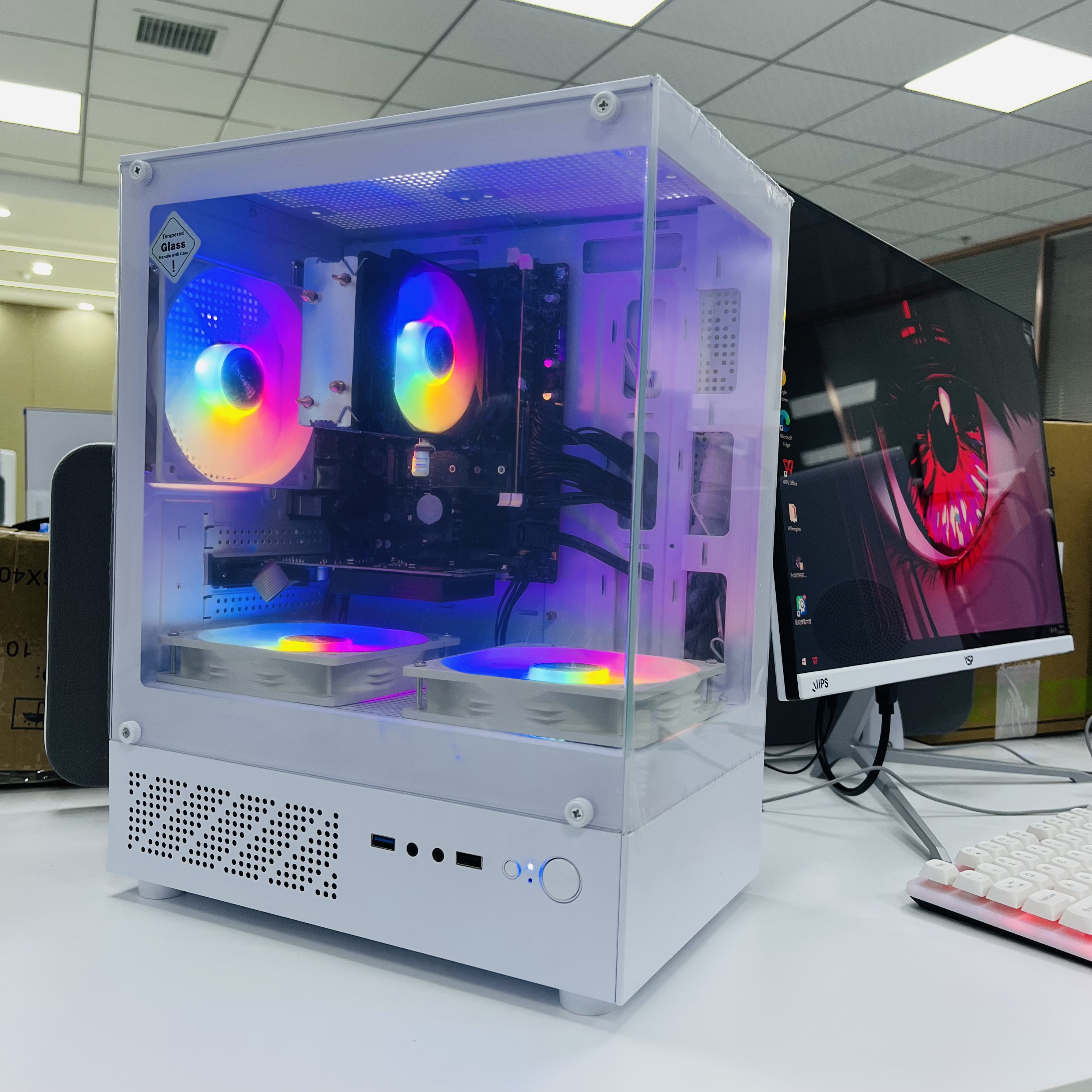 工作站公司海景房老板电脑发光单主机无显示器白色办公设计