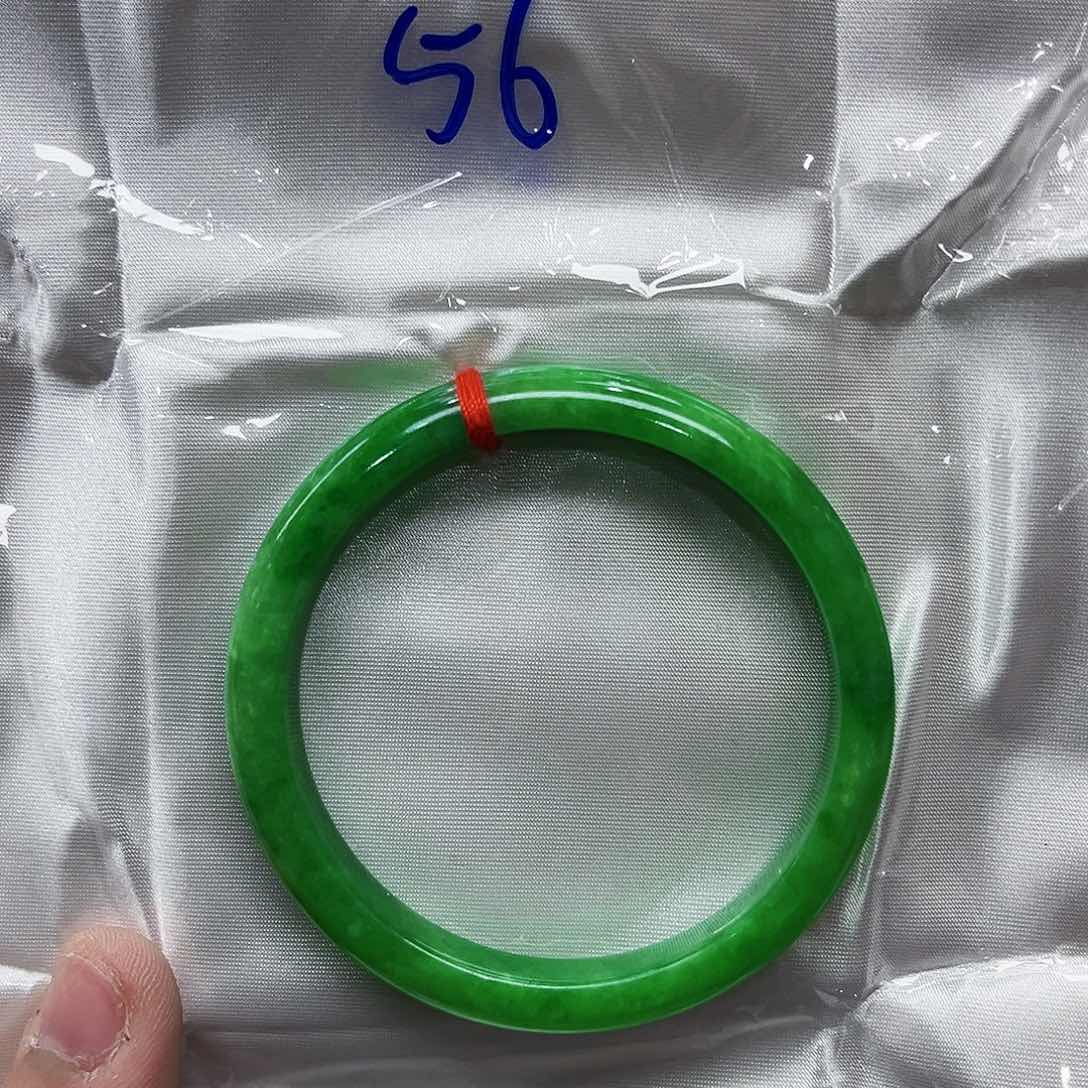 翡翠手镯未镶嵌多样性