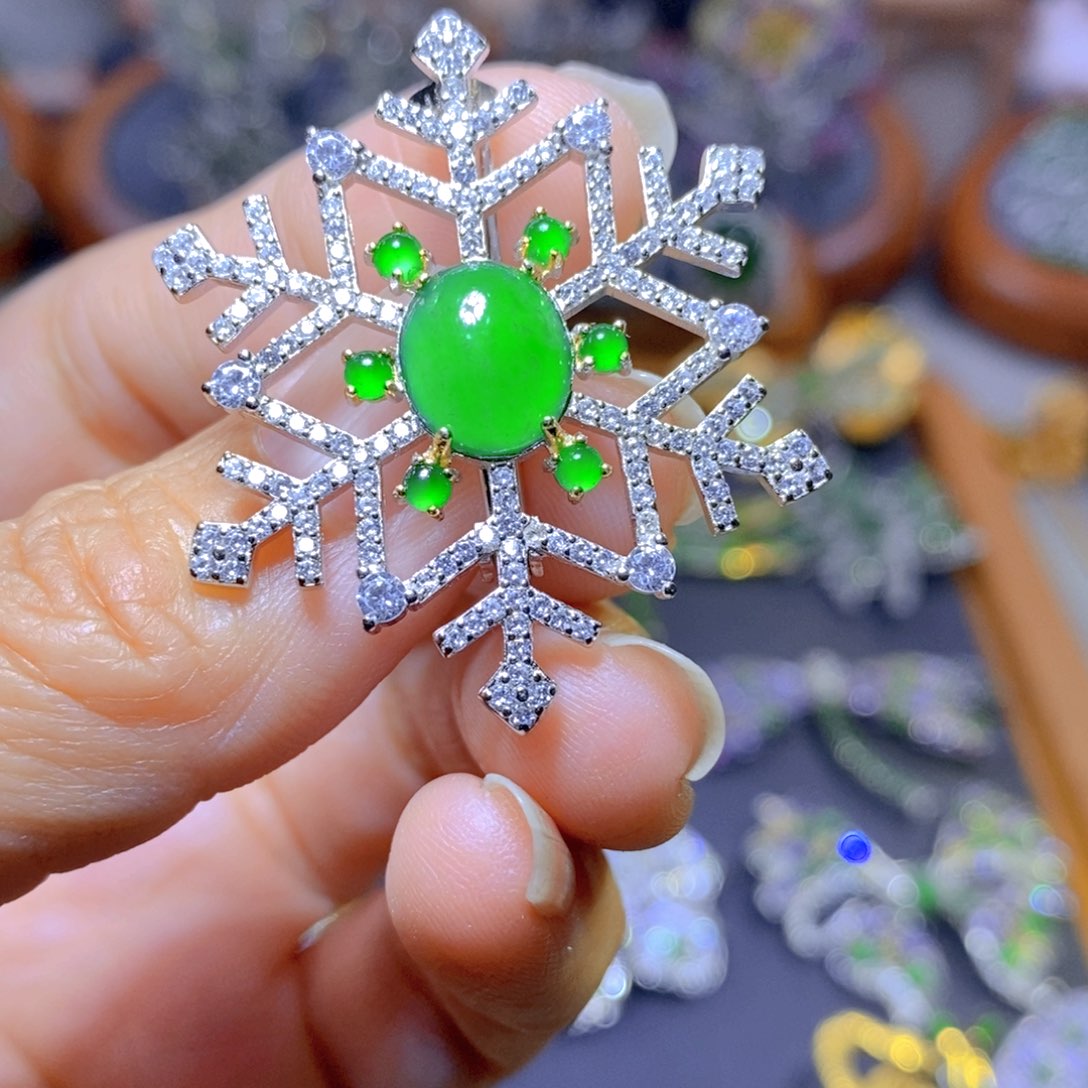 翡翠颈饰银S925镶嵌天然翡翠