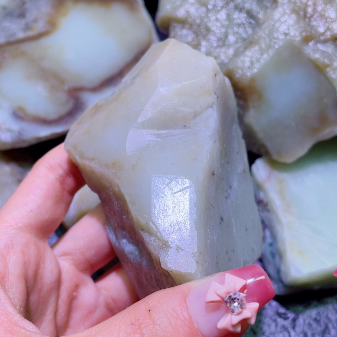 和田玉未镶嵌珠宝半成品