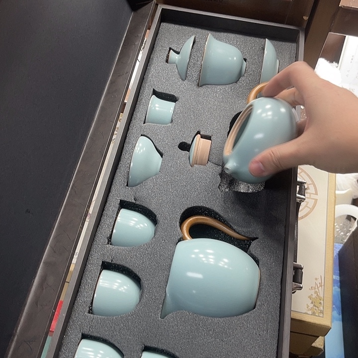 孤品茶具套装等。        