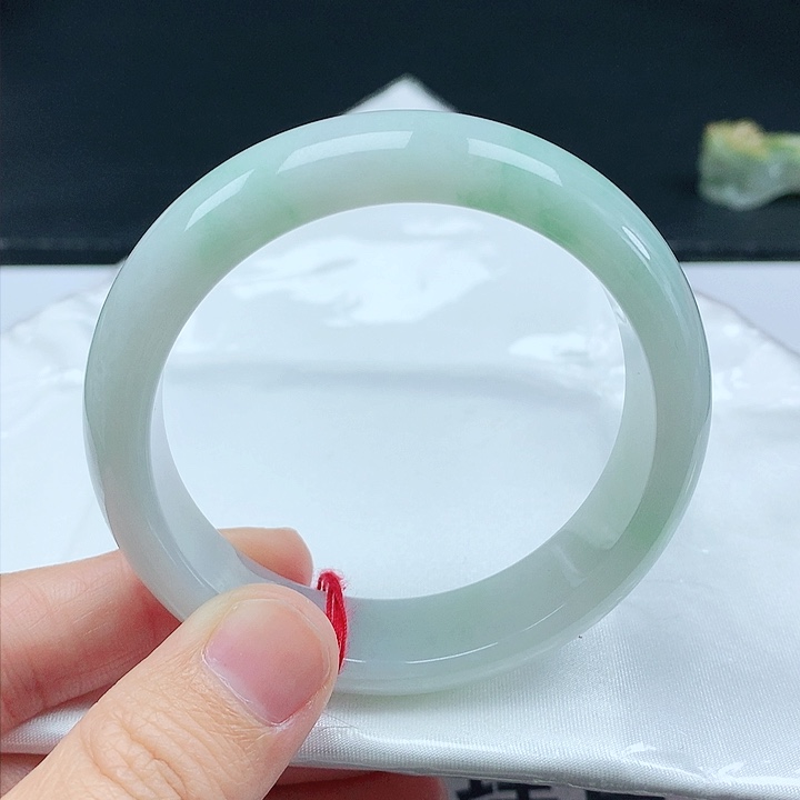 翡翠手镯未镶嵌天然翡翠手镯