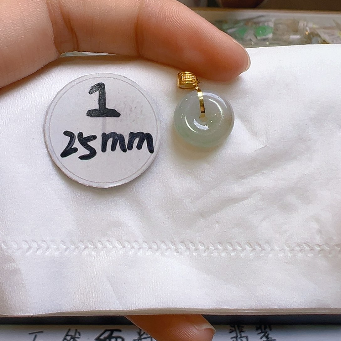 翡翠颈饰18K金镶嵌翡翠